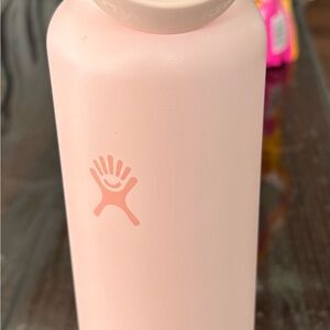 Hydro Flask Light Pink Bottle